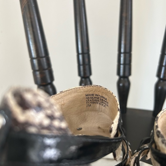 MICHAEL KORS STILETTOS ~ Unique Michael Kors Sandal Stilettos size 7 👠🤎 - Picture 8 of 8